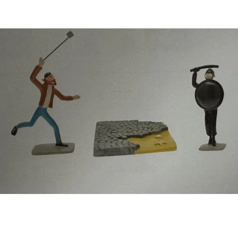 MAI 68 - 3 FIGURINES - Les Civils: Notre siècle: les fifties