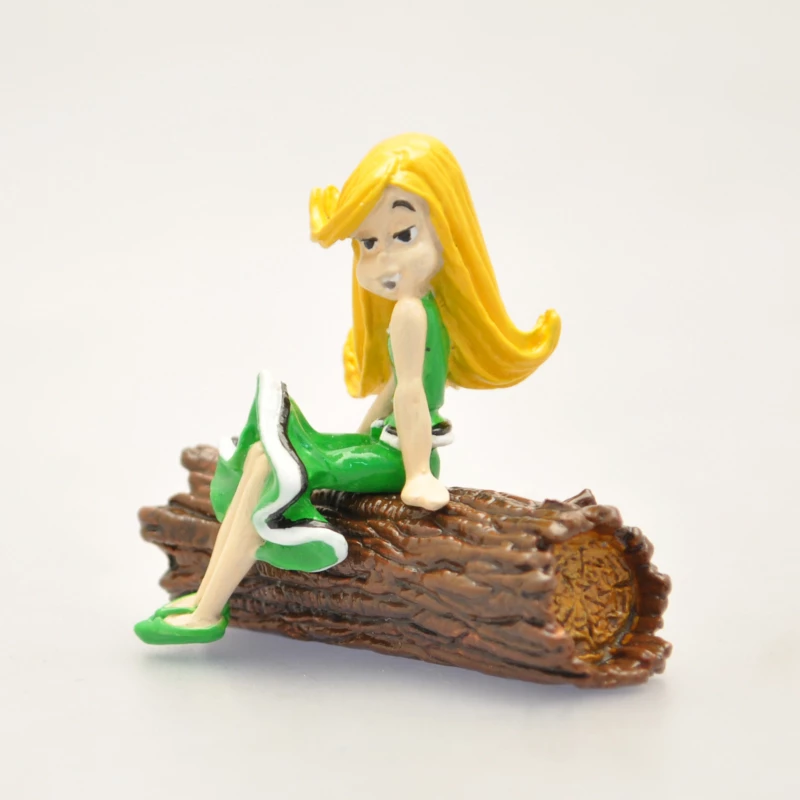 ZAZA ASSISE SUR LE TRONC D'ARBRE - Astérix Exclusivités